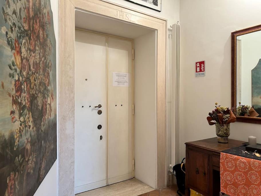 Elegant 3 Bedrooms Colosseum - San Giovanni Apartment