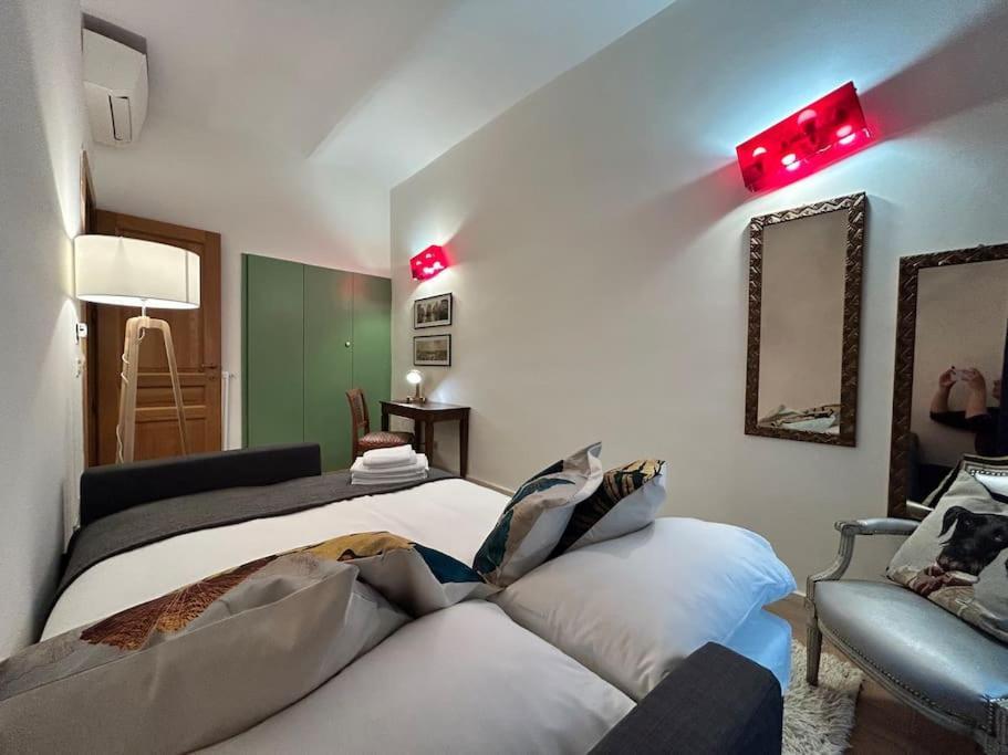 Elegant 3 Bedrooms Colosseum - San Giovanni Apartment *