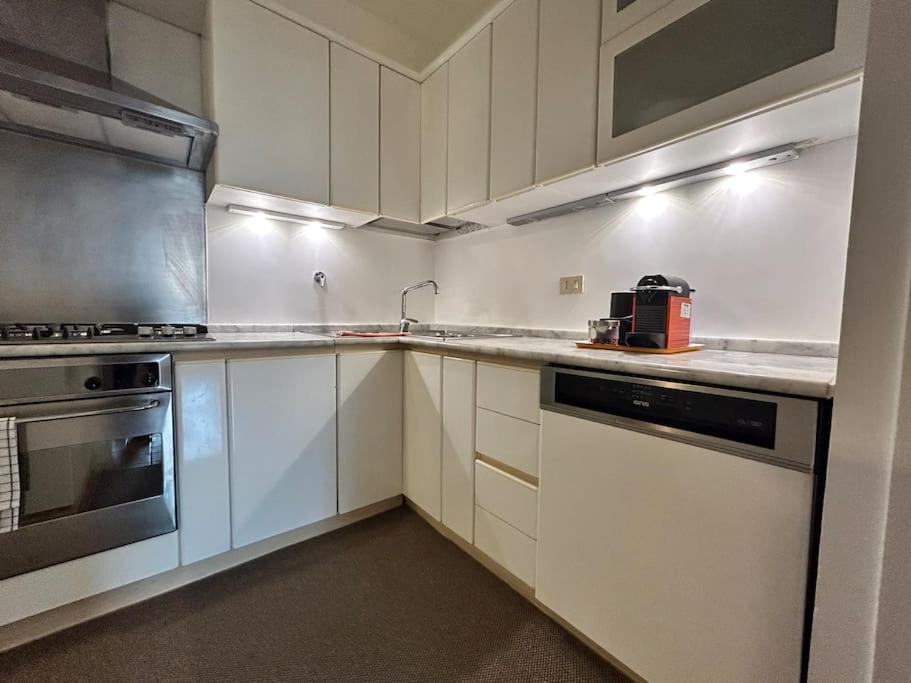 Apartment Elegant 3 Bedrooms Colosseum - San Giovanni Rom